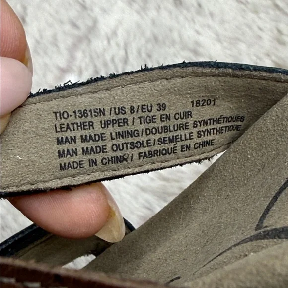 Taos Footwear Brown and Black Sandals - Picture 10 of 11